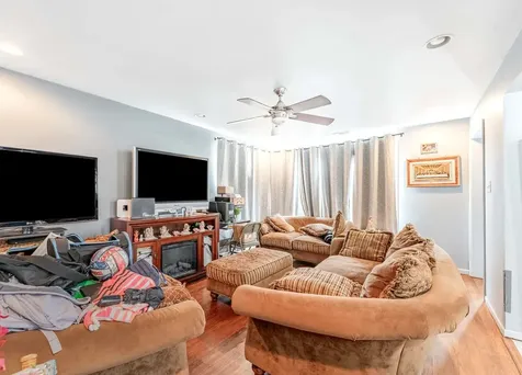 7832 South Christiana Avenue Chicago IL 60652