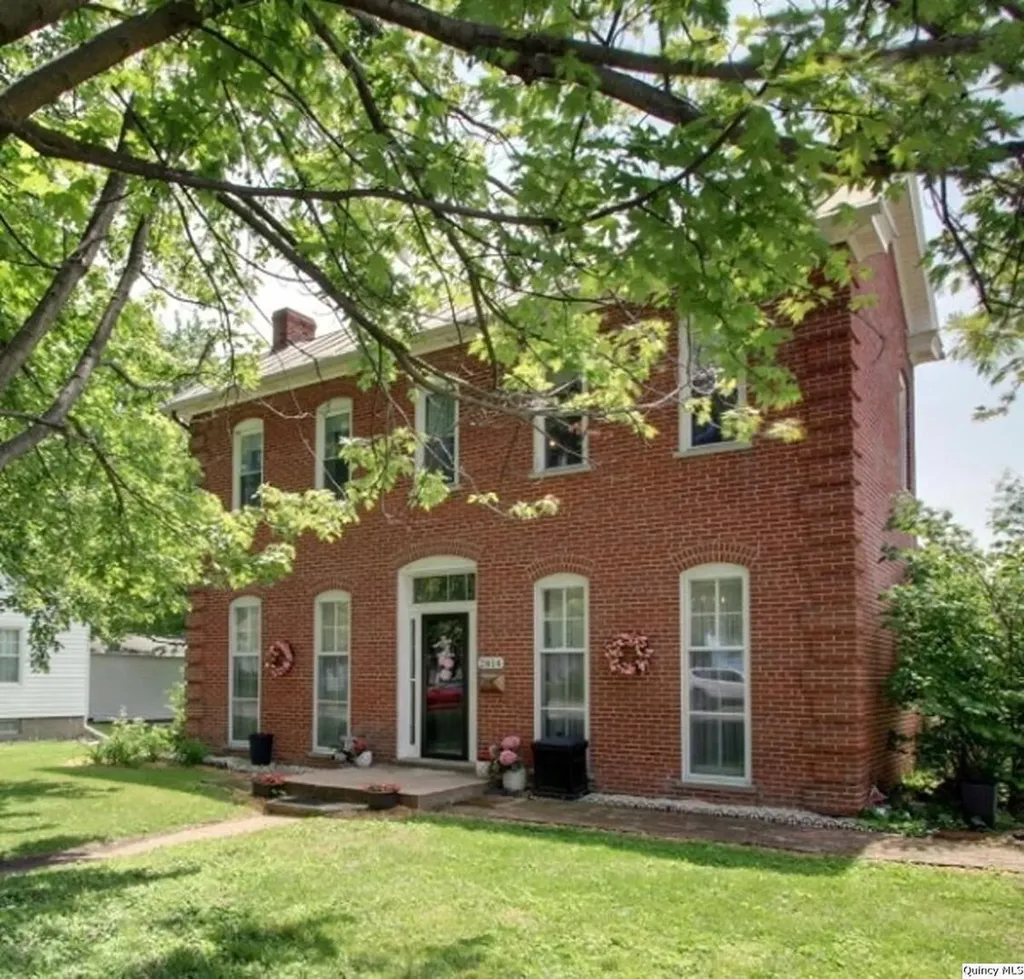 2814 Hampshire Street Quincy IL 62301
