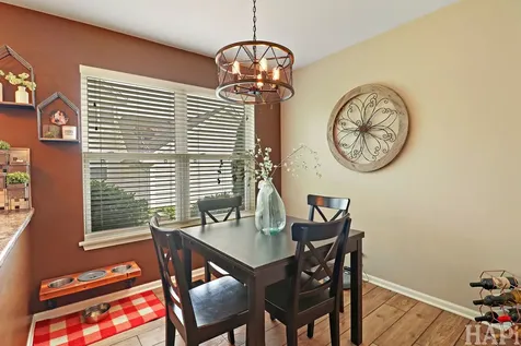 326 Garrison Circle Port Barrington IL 60010