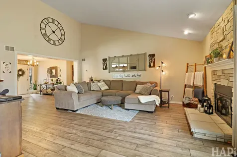 326 Garrison Circle Port Barrington IL 60010