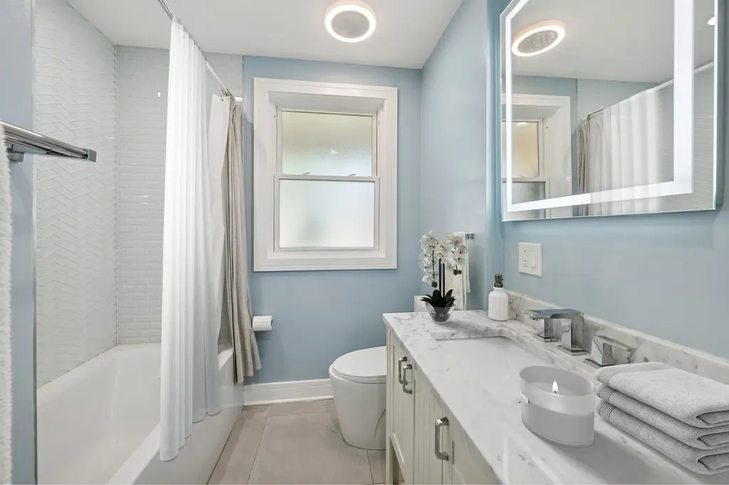 637 Hibbard Road Wilmette IL 60091