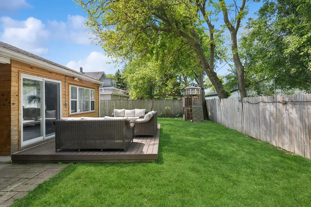637 Hibbard Road Wilmette IL 60091