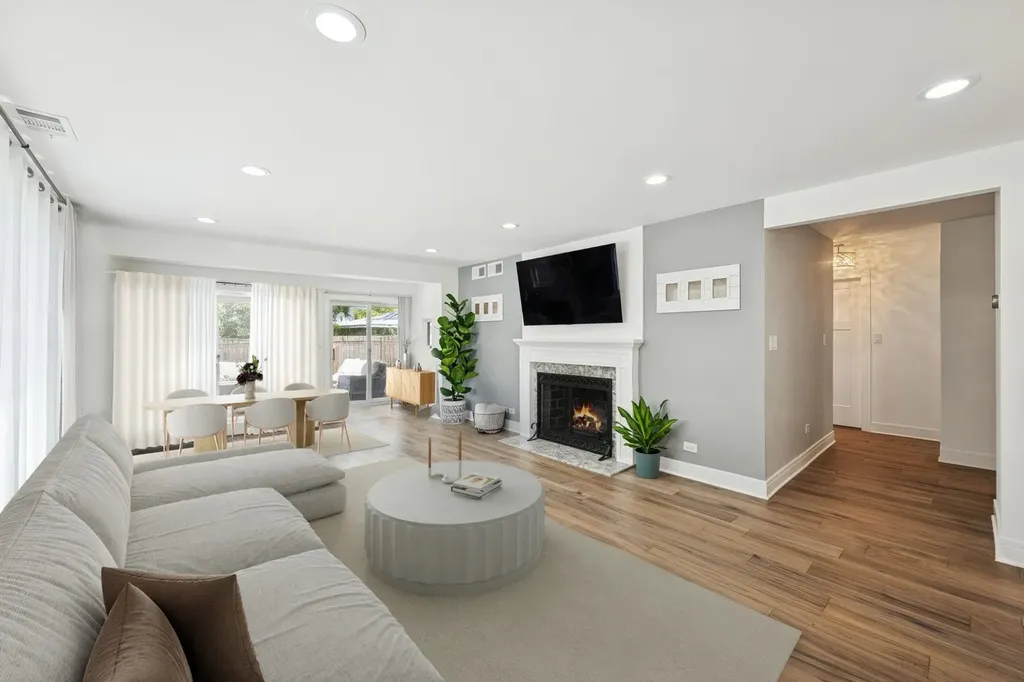 637 Hibbard Road Wilmette IL 60091