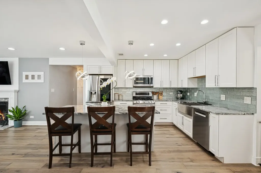 637 Hibbard Road Wilmette IL 60091
