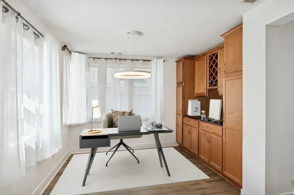 637 Hibbard Road Wilmette IL 60091