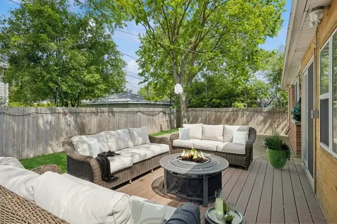 637 Hibbard Road Wilmette IL 60091