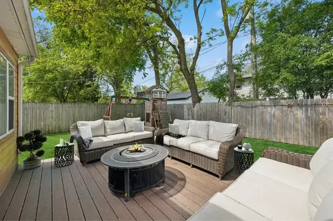637 Hibbard Road Wilmette IL 60091