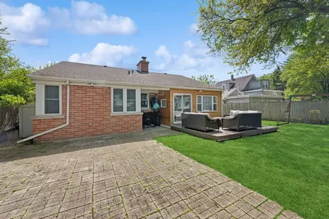 637 Hibbard Road Wilmette IL 60091