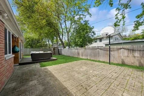 637 Hibbard Road Wilmette IL 60091