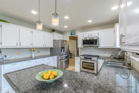 76 Foxboro Lane Gurnee IL 60031