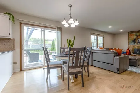 76 Foxboro Lane Gurnee IL 60031