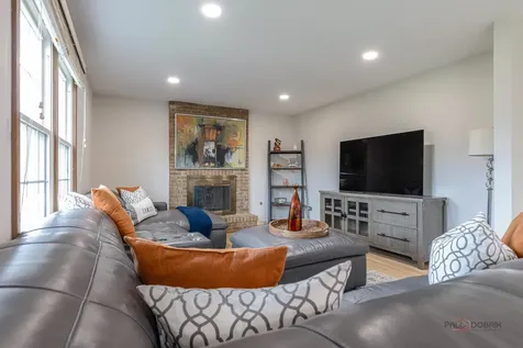 76 Foxboro Lane Gurnee IL 60031