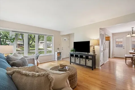 314 Drake Street Libertyville IL 60048