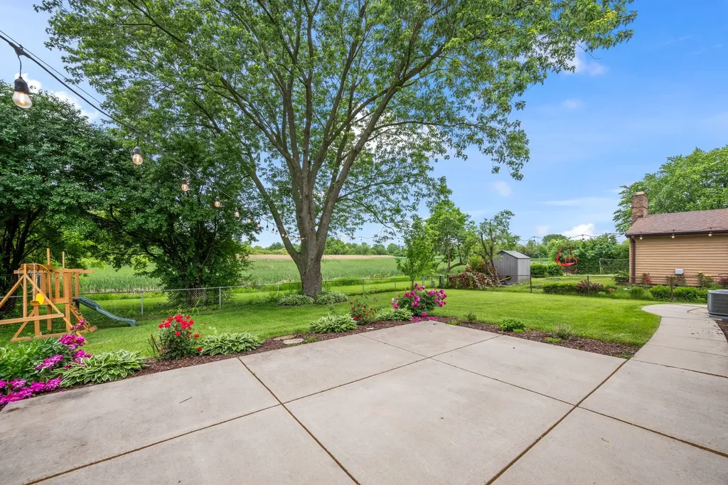 1925 Cloverdale Court Schaumburg IL 60194