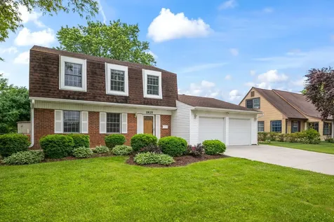 1925 Cloverdale Court Schaumburg IL 60194