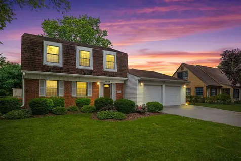 1925 Cloverdale Court Schaumburg IL 60194