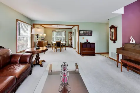 524 Edinburgh Lane West Dundee IL 60118