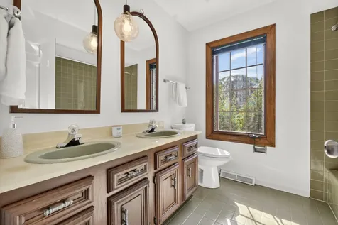 647 Sedgwick Drive Libertyville IL 60048