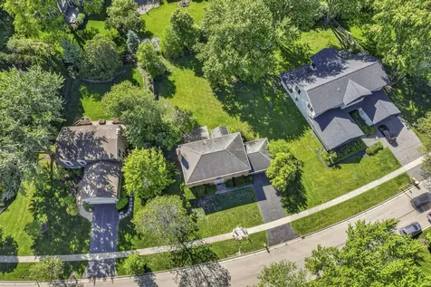 647 Sedgwick Drive Libertyville IL 60048