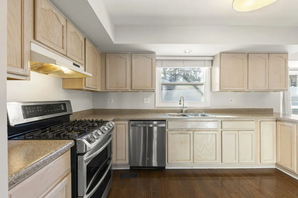 421 Cambridge Way Bolingbrook IL 60440