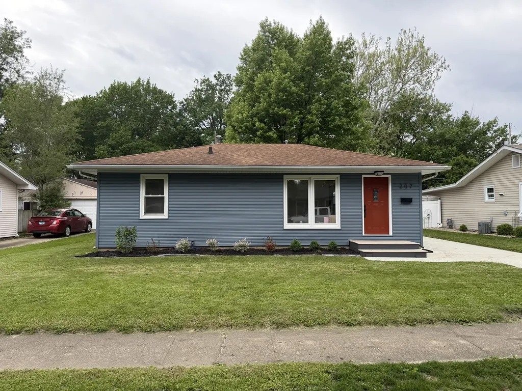 207 Magnolia Drive Bloomington IL 61701