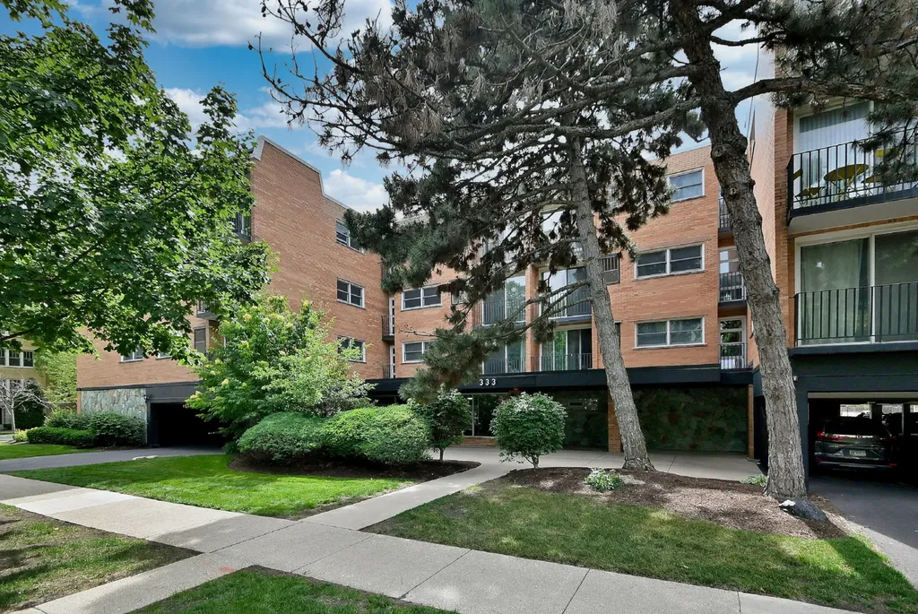 333 South East Avenue Oak Park IL 60302