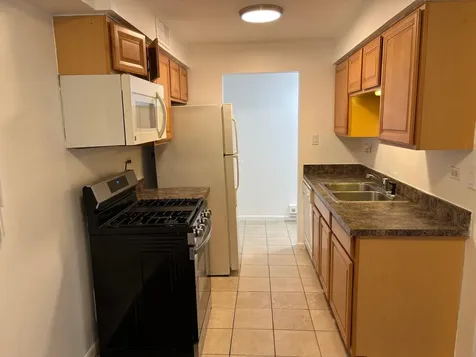 1900 West Knightsbridge Drive Mount Prospect IL 60056