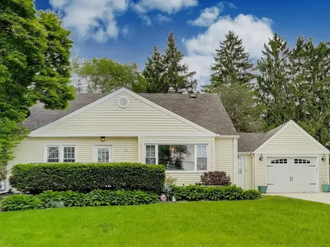 213 East Ellis Avenue Libertyville IL 60048