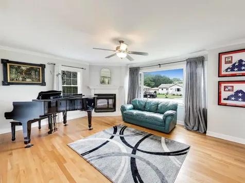 213 East Ellis Avenue Libertyville IL 60048