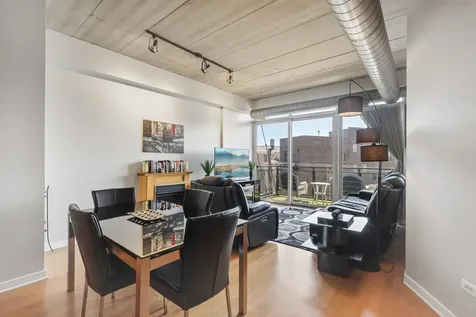 3260 North Clark Street Chicago IL 60657