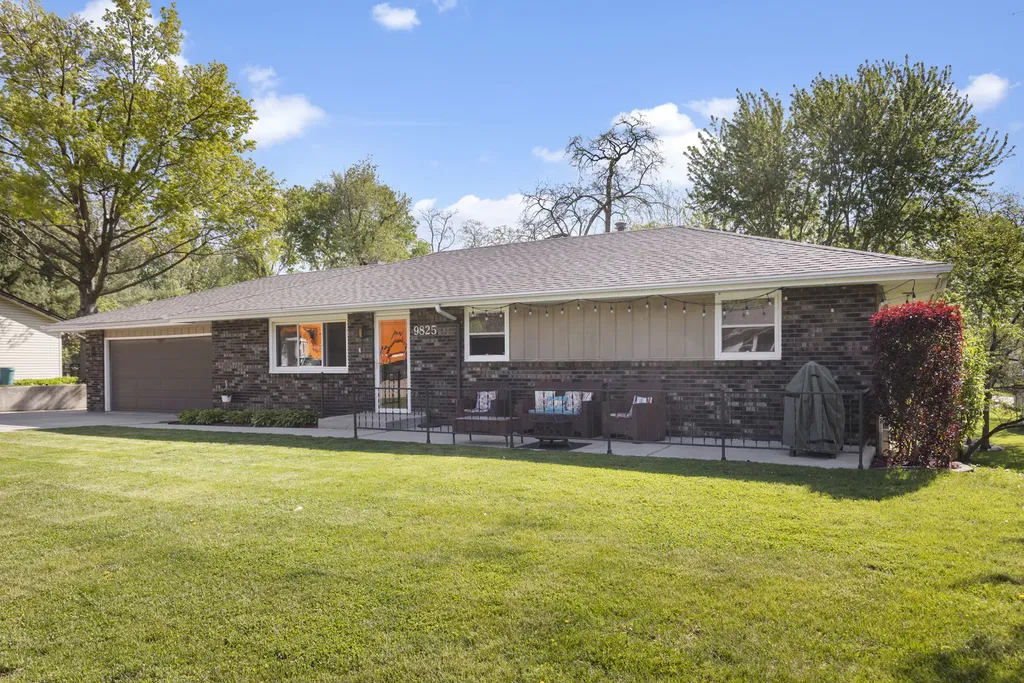 9825 Debbie Lane Machesney Park IL 61115