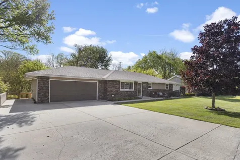 9825 Debbie Lane Machesney Park IL 61115