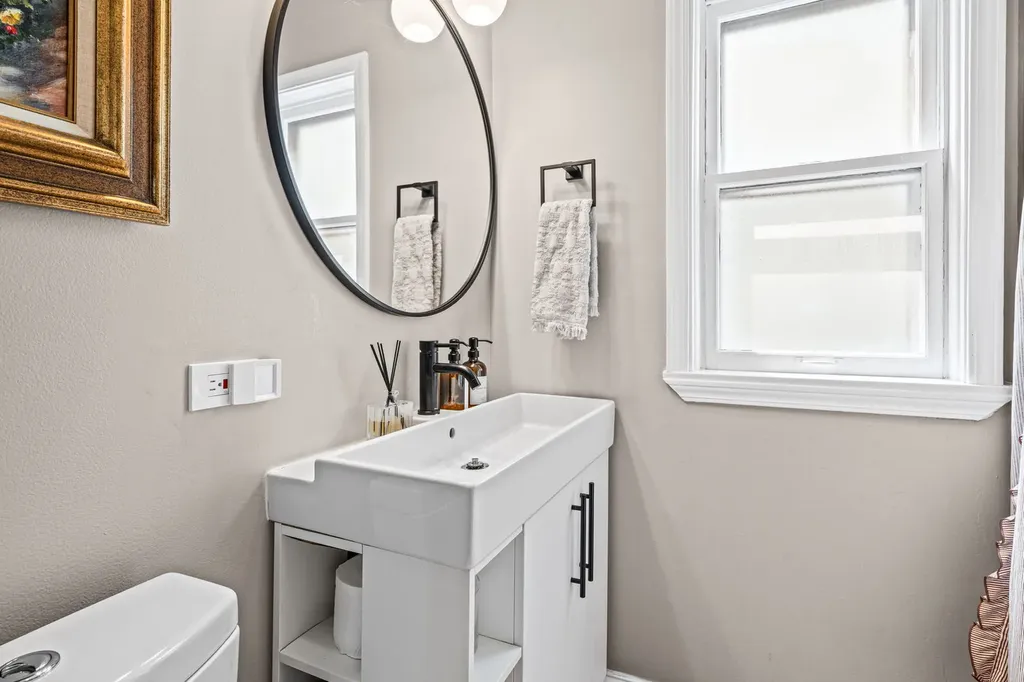 3335 West Berteau Avenue Chicago IL 60618