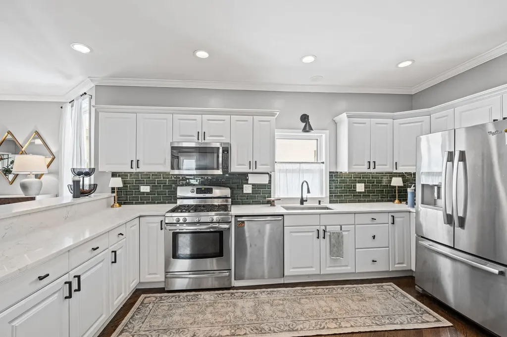 3335 West Berteau Avenue Chicago IL 60618