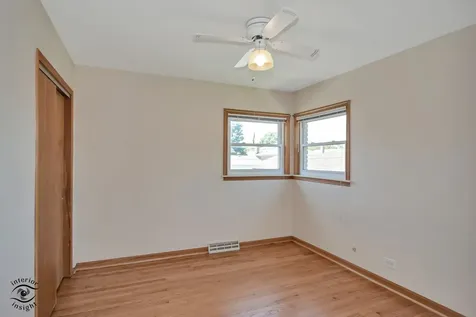 5532 Oak Center Drive Oak Lawn IL 60453