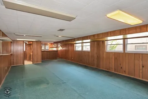 5532 Oak Center Drive Oak Lawn IL 60453