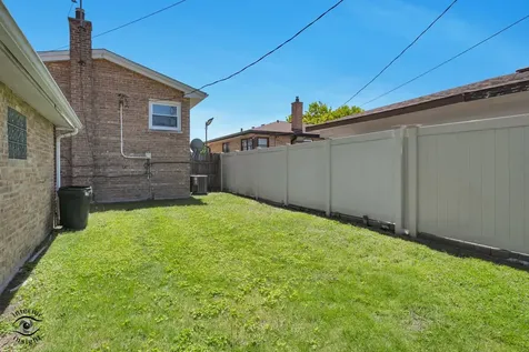 5532 Oak Center Drive Oak Lawn IL 60453