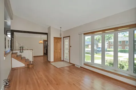 5532 Oak Center Drive Oak Lawn IL 60453