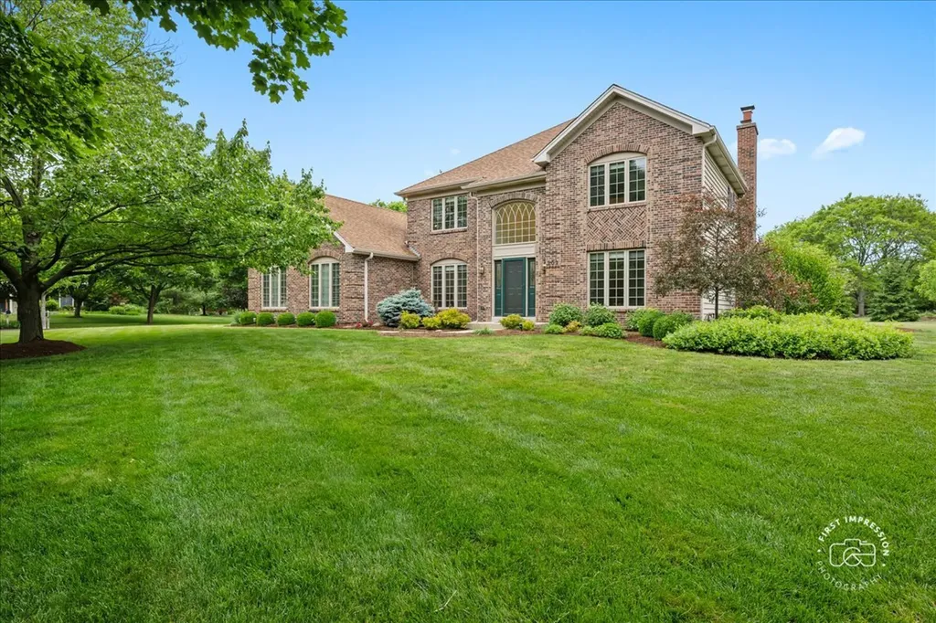202 Windsor Circle St. Charles IL 60175