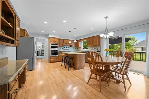 202 Windsor Circle St. Charles IL 60175