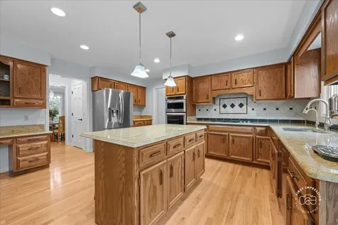 202 Windsor Circle St. Charles IL 60175