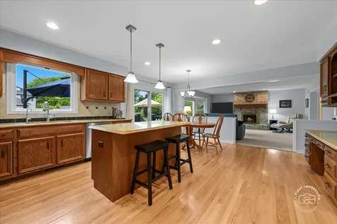202 Windsor Circle St. Charles IL 60175