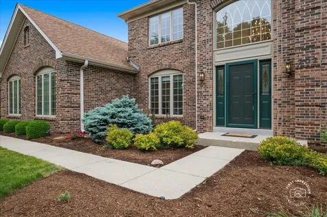 202 Windsor Circle St. Charles IL 60175