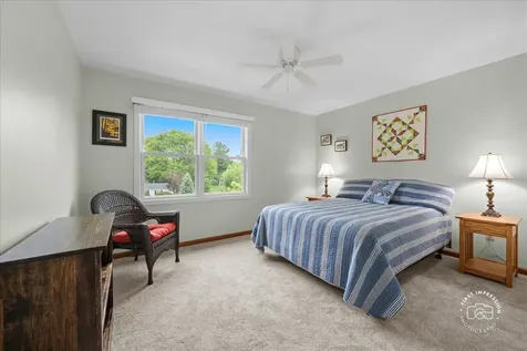 202 Windsor Circle St. Charles IL 60175