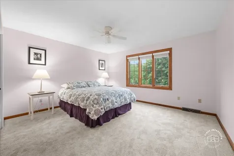202 Windsor Circle St. Charles IL 60175