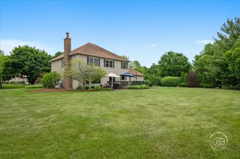 202 Windsor Circle St. Charles IL 60175