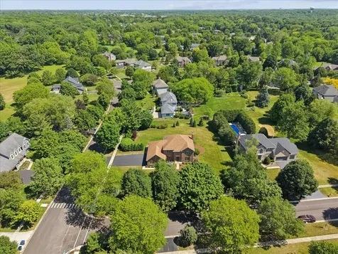 202 Windsor Circle St. Charles IL 60175