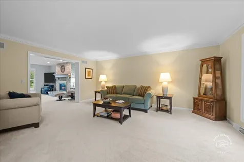 202 Windsor Circle St. Charles IL 60175