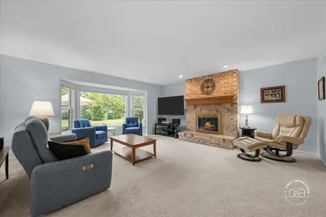 202 Windsor Circle St. Charles IL 60175