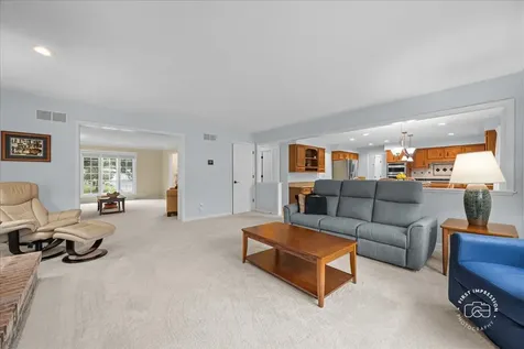 202 Windsor Circle St. Charles IL 60175